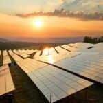 Placas solares en el campo
